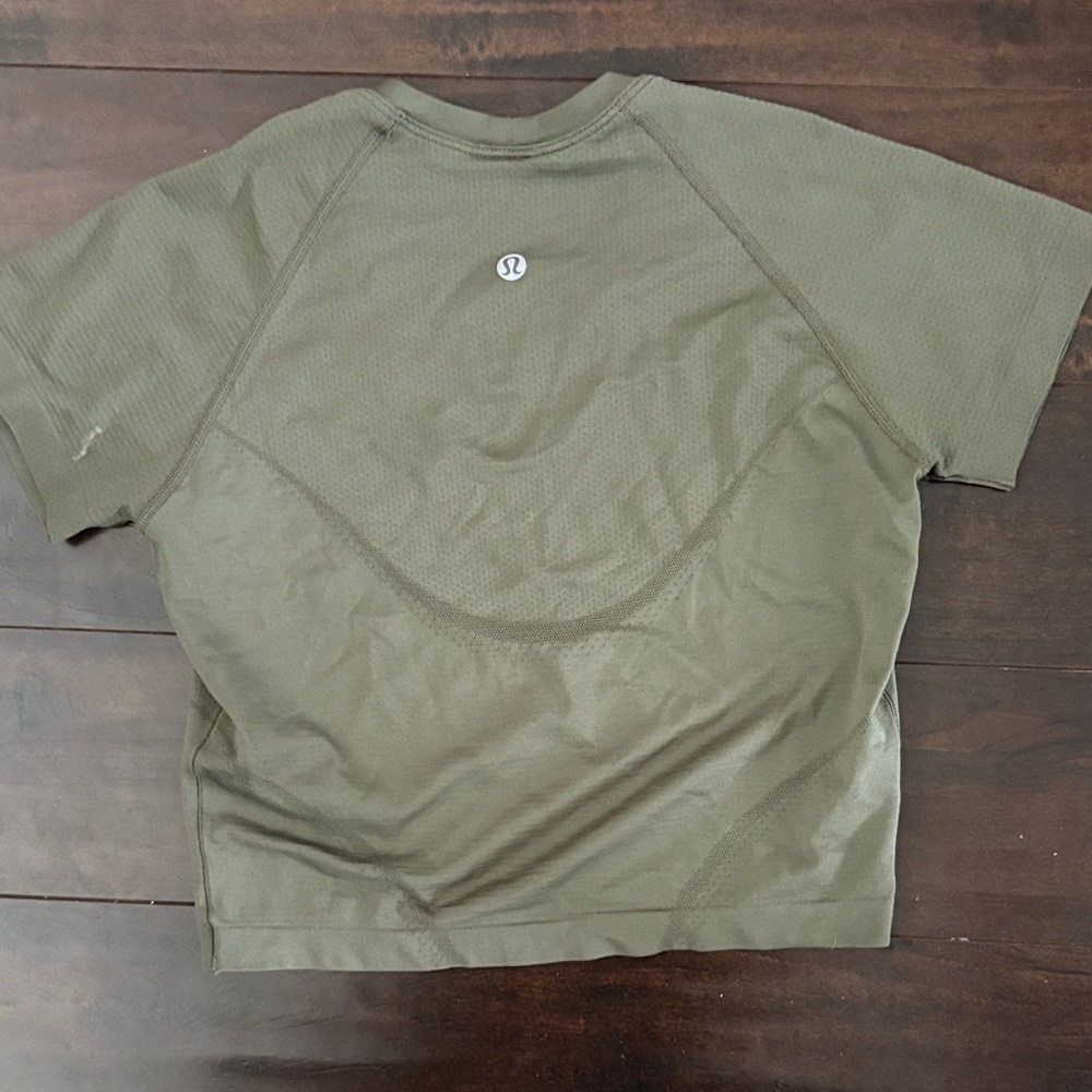 lululemon athletica Olive Short Sleeve Tee